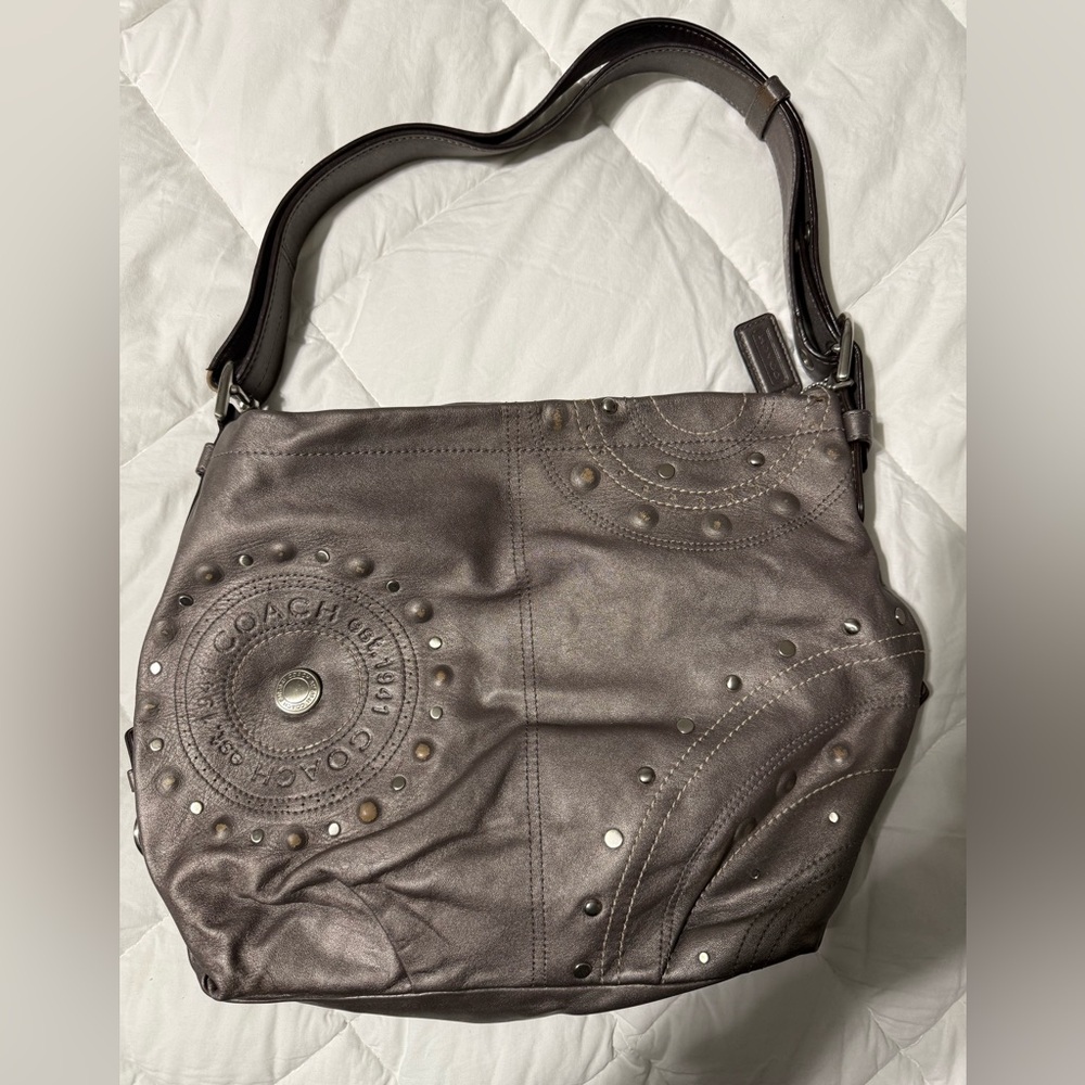 Beautiful COACH gray shoulder bag.